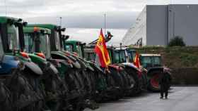 Varios tractores en línea durante las protestas de los agricultores en España.
