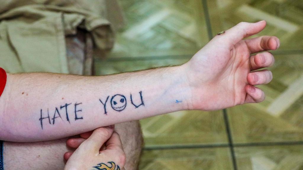 Moses no mató a sus padres, pero era portador de un odio enconado contra todo y contra todos cuando fue acogido, antes de la invasión, por un orfanato de Mariúpol regido por una comunidad cristiana de ucranianos.