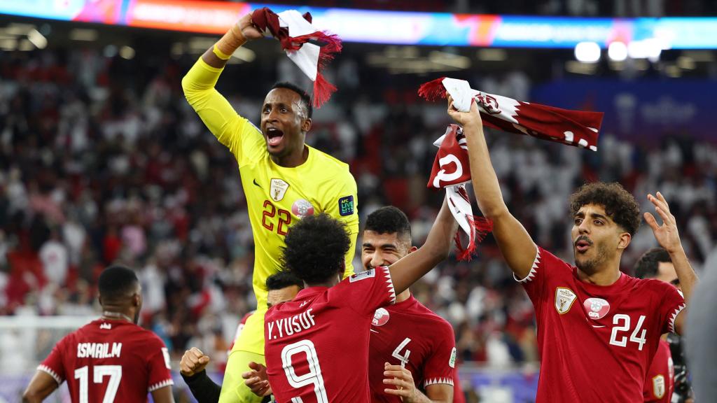 Los jugadores de Qatar celebran el pase frente a Irán en la Copa Asia