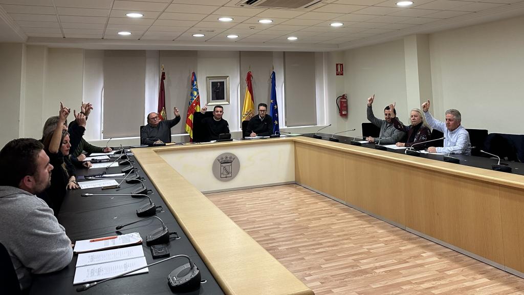 Una vista del pleno de este viernes en La Nucia, donde se han aprobado las cuentas municipales.