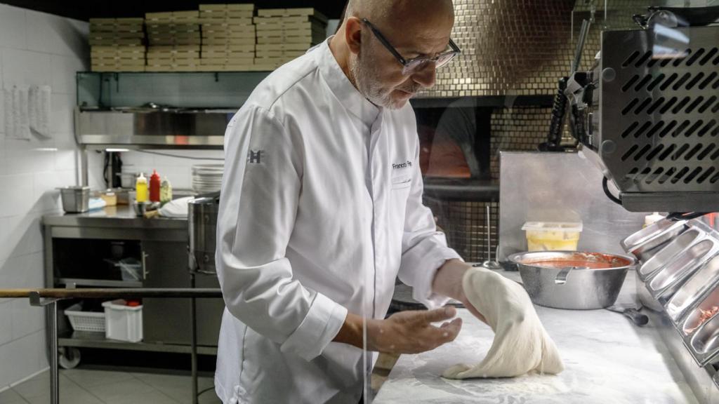 Franco Pepe con las manos en la masa.