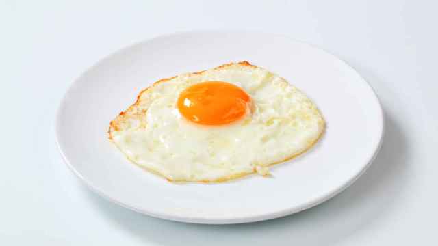 La nueva forma de cocinar huevos fritos que está triunfando en España.