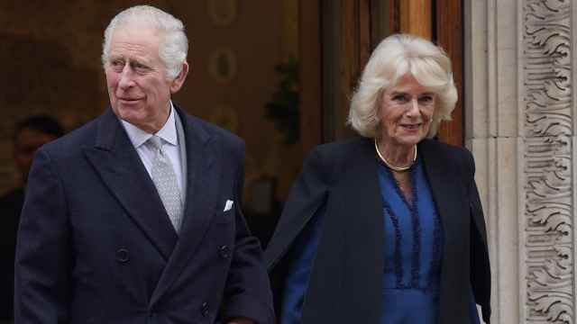 Camila de Reino Unido junto a su marido, Carlos III, en una fotografía tomada en Londres, el pasado mes de enero.