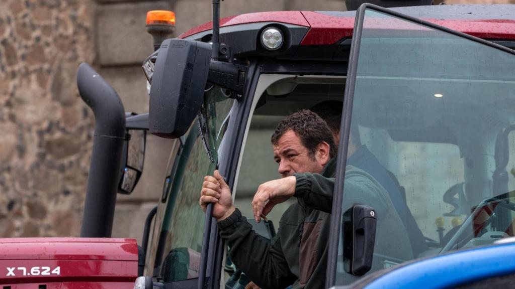 Los agricultores vuelven a colapsar varias calles de Toledo este viernes: todas las fotos