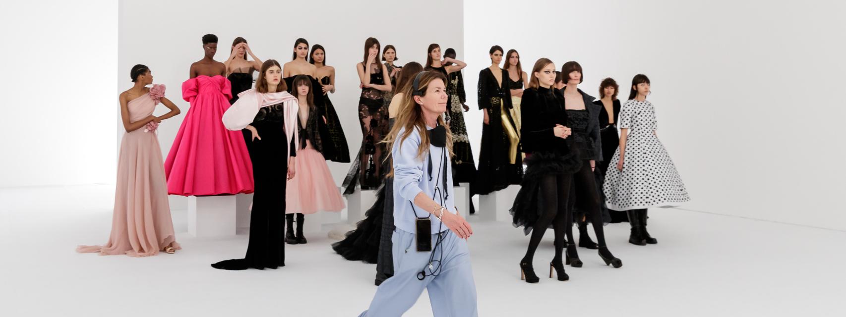 Esther García, la mujer de los 3.000 desfiles, incluyendo el de Dior en  Sevilla: quién es y cómo mueve los hilos de la moda