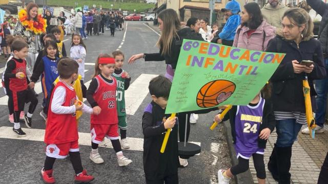 Alumnos del CEIP Manuel Murguía desfilan en A Coruña.