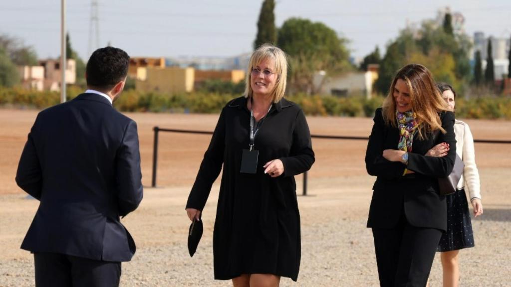 María José Mira, en los terrenos de PowerCo en Sagunto. EE