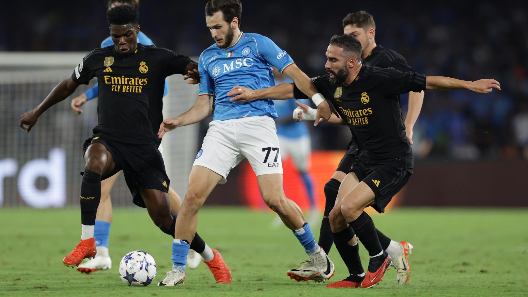 Tchouaméni y Carvajal, en un partido de Champions League contra el Nápoles