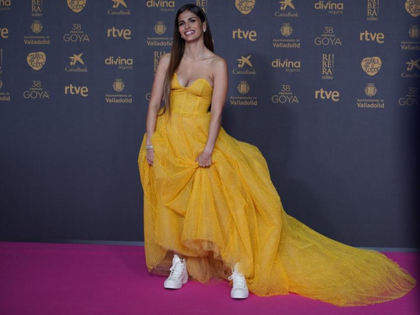 Sara Sálamo, enseñando su calzado.
