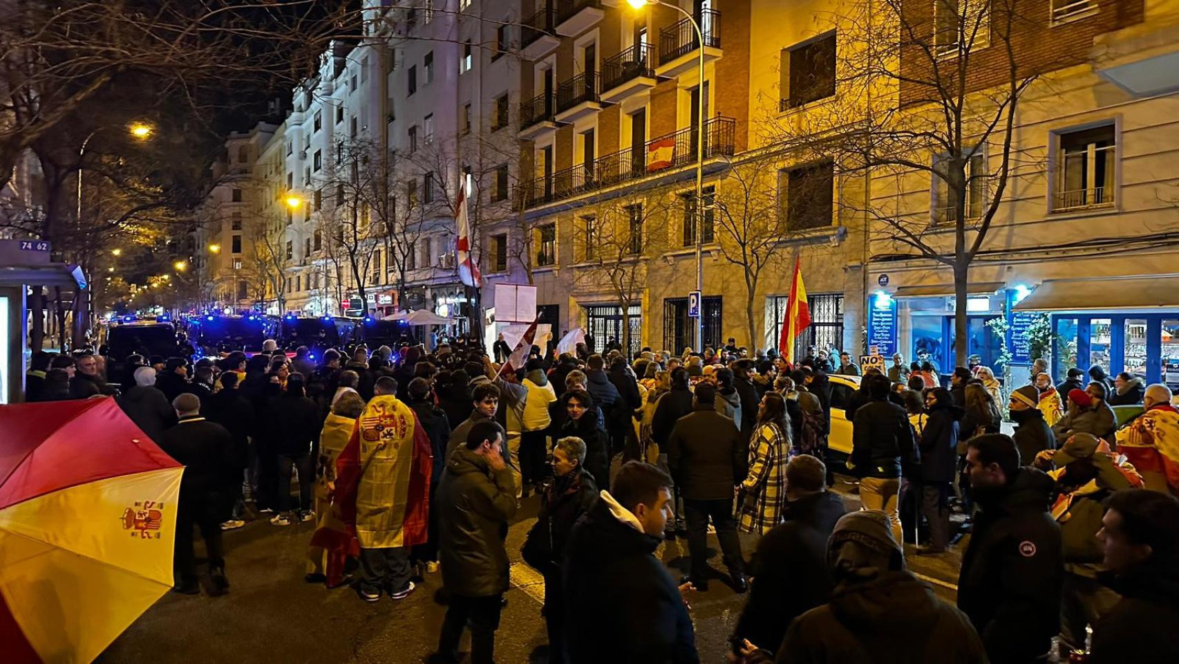 Manifestantes en Ferraz.