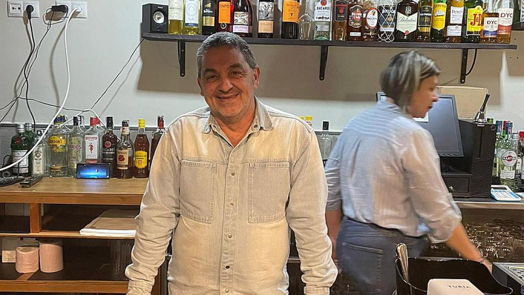 Juan Carlos en su nuevo bar