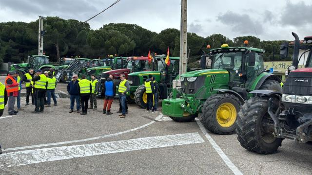 Agricultores y ganaderos de Valladolid esta mañana cerca de Traspinedo