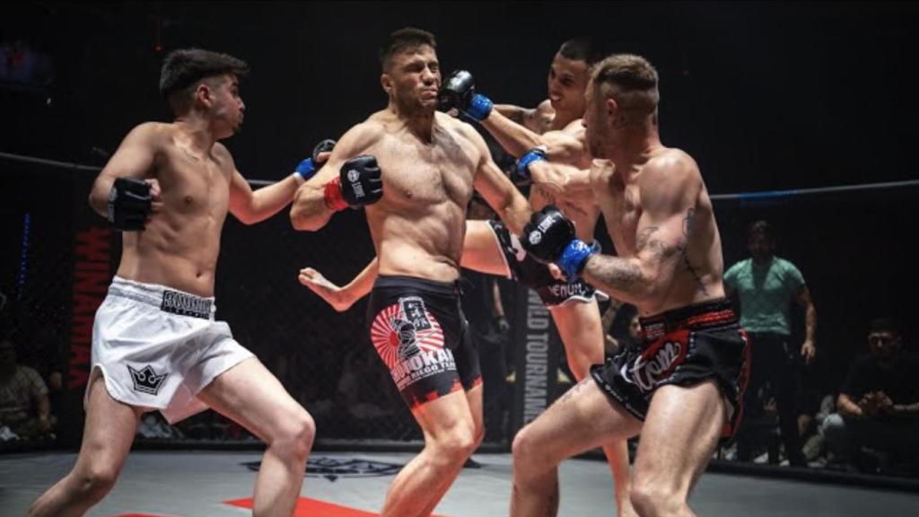 La pelea 3 contra 1 del evento Dogfight Wild Tournament