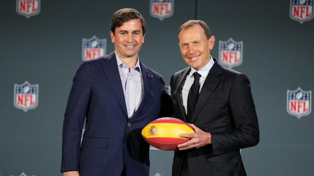 Peter O'Reilly, vicepresidente ejecutivo de la NFL, y Emilio Butragueño, director de relaciones institucionales del Real Madrid