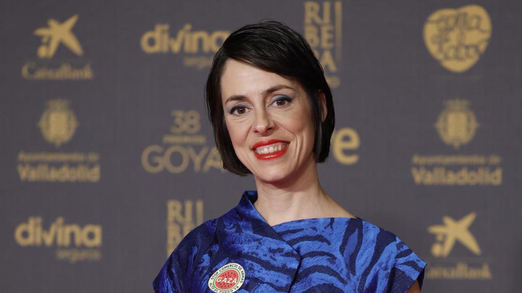 La directora de '20.000 especies de abejas' Estibaliz Urresola Solaguren a su llegada a la ceremonia de entrega de la 38 edición de los Premios Goya, este sábado en Valladolid. Foto: EFE/ Mariscal