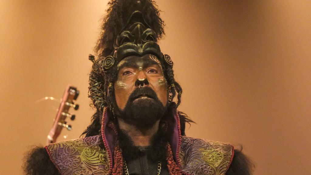 Antonio Martínez Ares interpreta 'La oveja negra', comparsa ganadora del concurso de agrupaciones del Carnaval de Cádiz. Foto: Manuel Fernández / Prensa Ayuntamiento de Cádiz