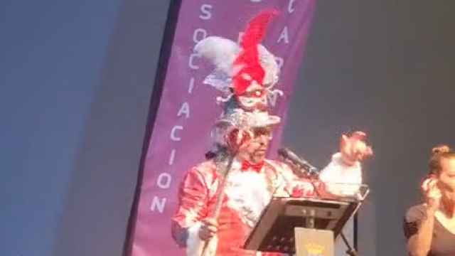 Javier Ruiz canta 'Pedrito y sus amigos' en el carnaval de Miguelturra