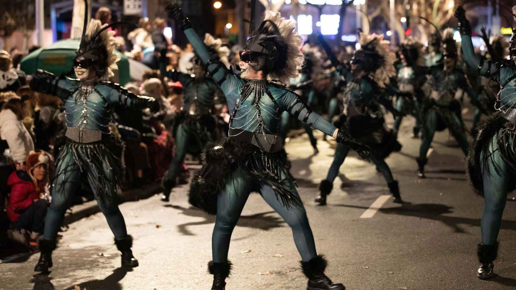 La lluvia no impide que las calles de Toledo se inunden del espíritu del Carnaval