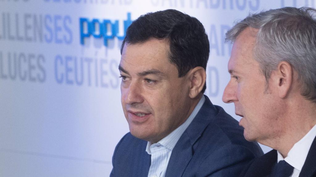 El presidente de la Junta de Andalucía, Juanma Moreno, junto a Alfonso Rueda en una imagen de archivo.