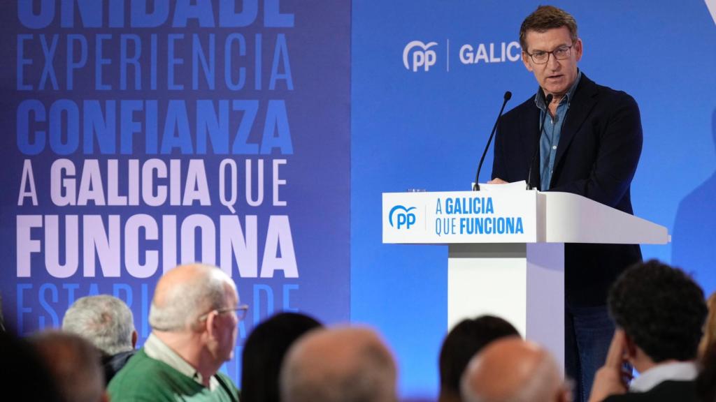El presidente del PP, Alberto Núñez Feijóo, este sábado en un mitin en Sarria (Lugo).