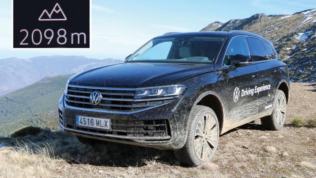 El Volkswagen Touareg en la cima de la estación de esquí de La Pinilla, en Madrid, a 2.098 metros de altura.