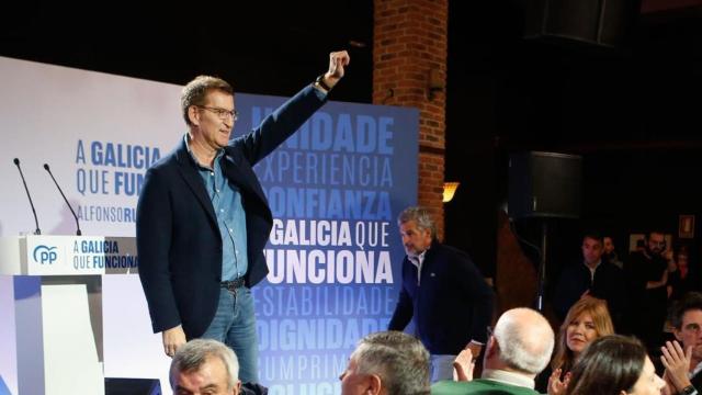 El presidente del Partido Popular, Alberto Núñez Feijóo, durante una comida de campaña del Partido Popular, en el restaurante Litmar, a 10 de febrero de 2024, en Sarria, Lugo, Galicia (España)