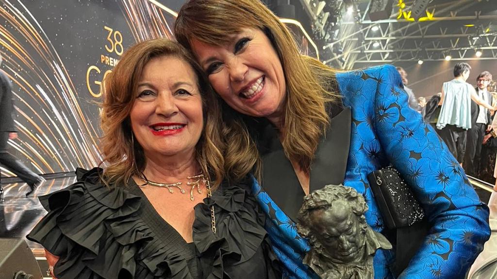 Carmen Amores y Mabel Lozano.