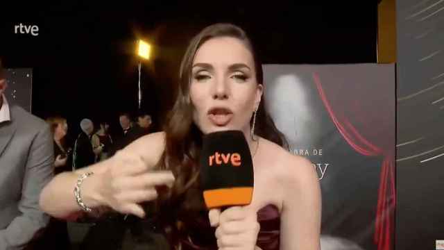 Inés Hernand en la alfombra roja de los 38 Premios Goya.