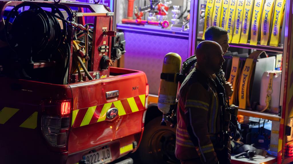 Bomberos trabajando junto a la Audiencia Provincial de Toledo.