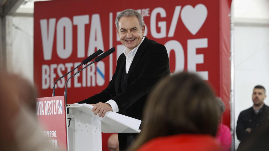 El expresidente José Luis Rodríguez Zapatero, este domingo en un mitin del PSOE en Ferrol.