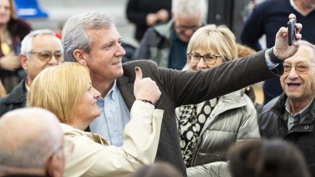 Alfonso Rueda en un mitin en A Estrada (Pontevedra)