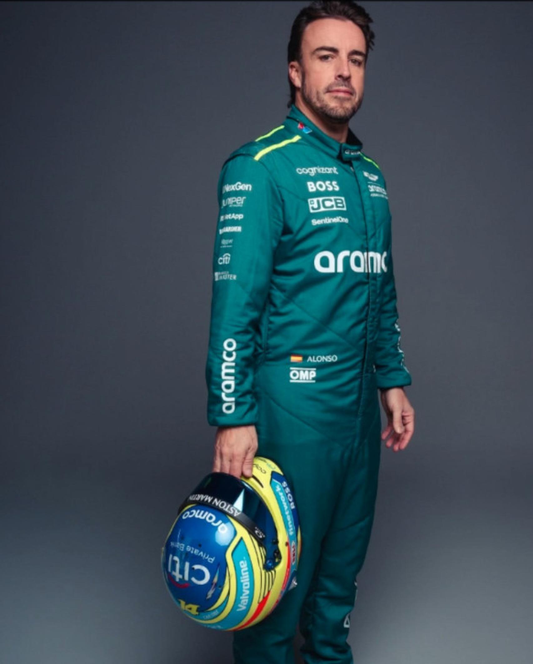Fernando Alonso con el nuevo mono de carreras