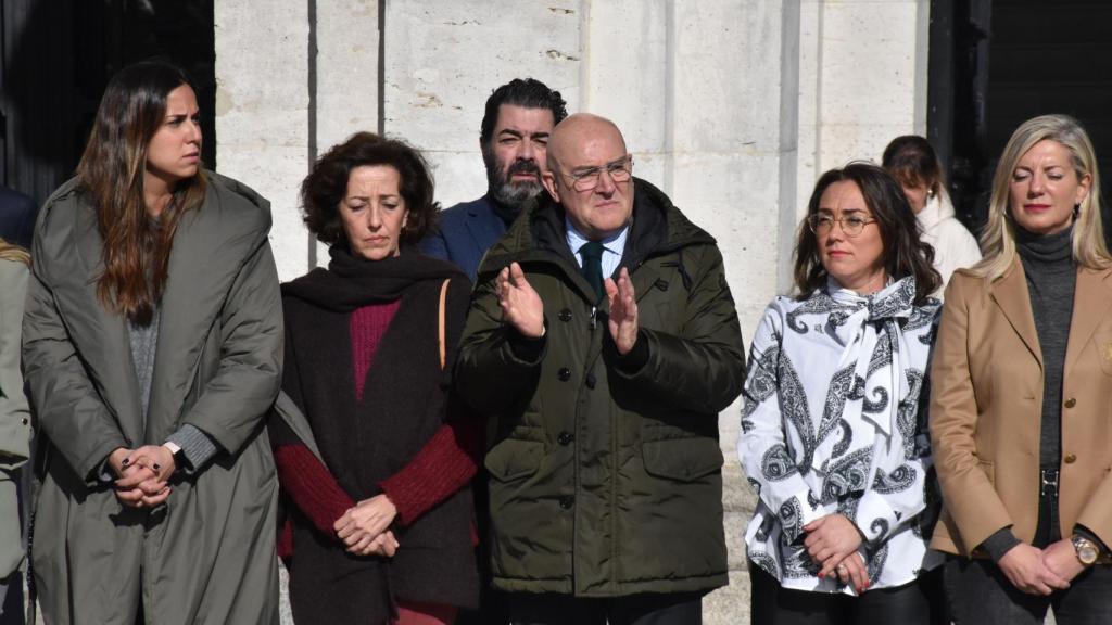Jesús Julio Carnero, alcalde de Valladolid, en el minuto de silencio