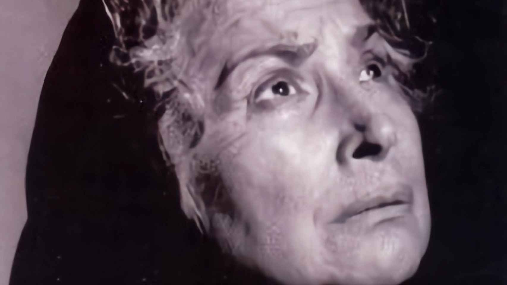 La actriz y directora Margarita Xirgu, como Bernarda, fue la primera que llevó a escena la obra de Lorca