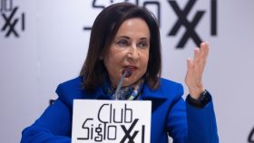 La ministra de Defensa, Margarita Robles, durante su intervención en el almuerzo-coloquio del Club Siglo XXI