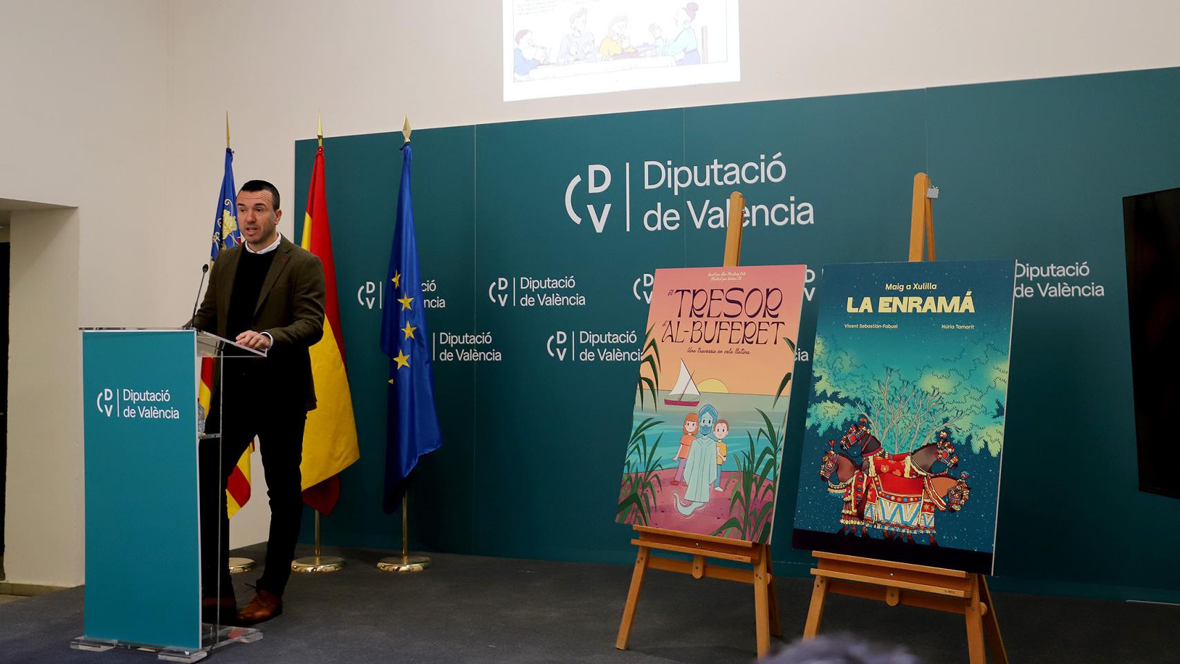 Imagen de la presentación de los dos cómics para fomentar la cultura y la lengua valencianas. EE