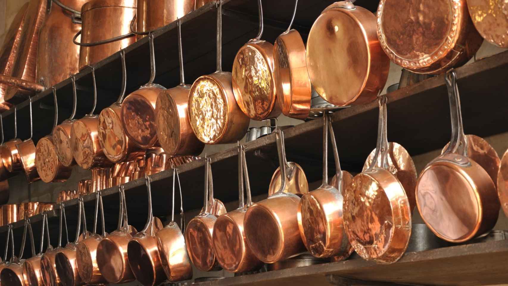 El cobre es un excelente conductor del calor, pero puede alterar el sabor de los alimentos.