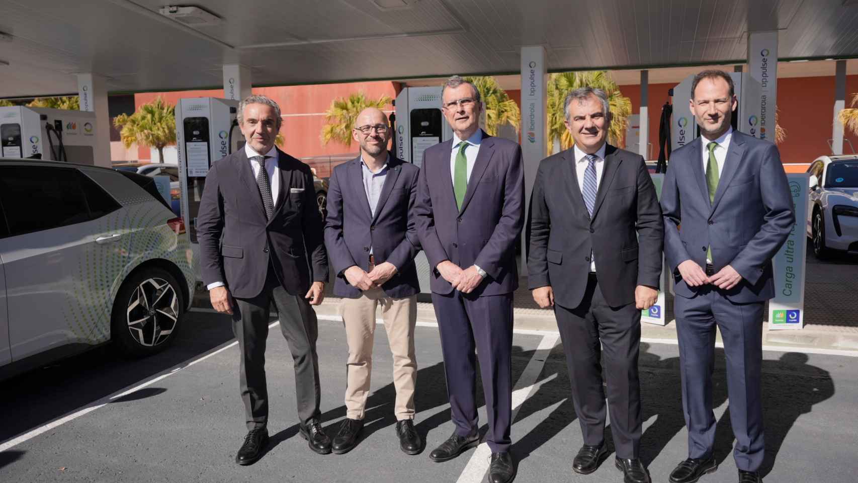 De izq. a der. Villén, Pirles, Ballesta, Vázquez y M. Ángel Cerdán, delegado de Iberdrola en la Región.