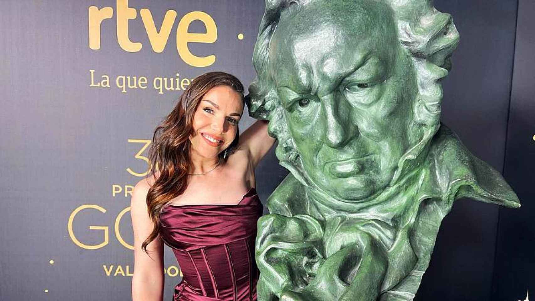 Inés Hernand durante en la alfombra roja de los Premios Goya 2024.