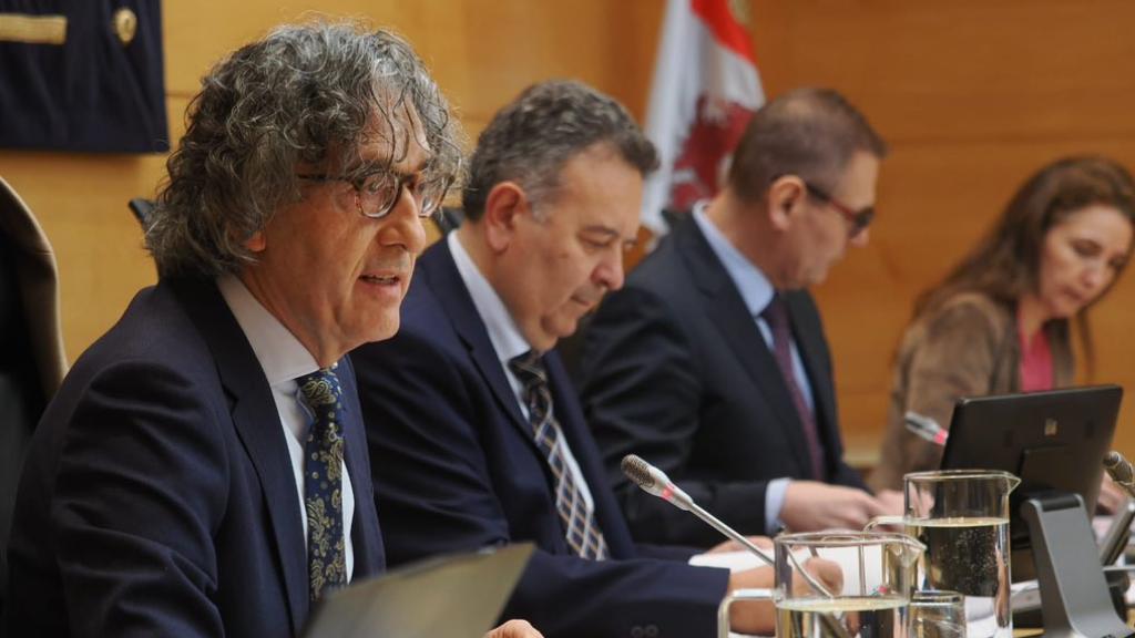 El fiscal superior de Castilla y León, Santiago Mena, durante su comparecencia de este lunes en las Cortes de Castilla y León.