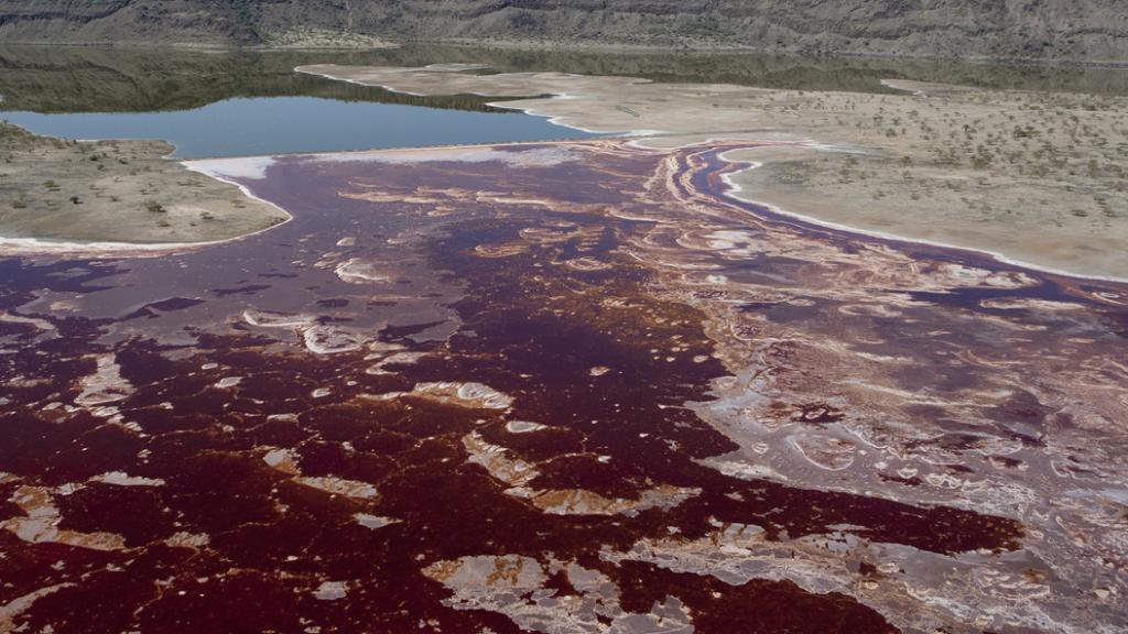 Vista aérea del lago Natron (Tanzania).