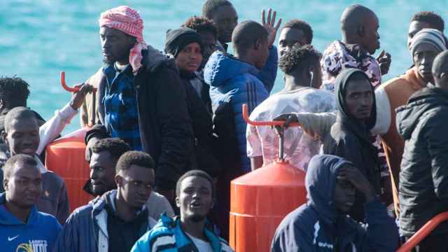 La Salvamar Ízar, de Salvamento Marítimo, ha socorrido a 45 inmigrantes de origen subsahariano que llegaron el viernes a Fuerteventura.