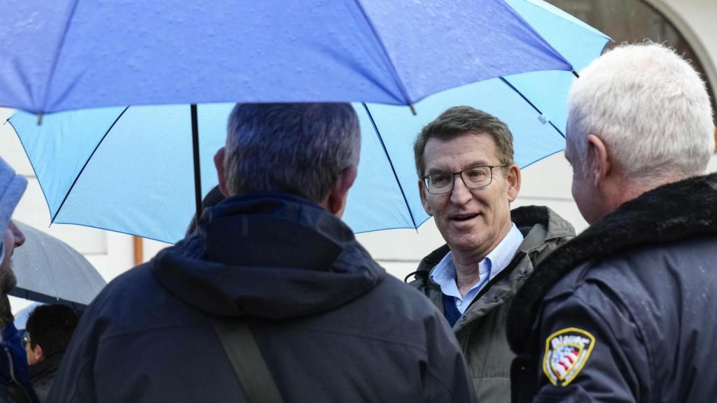 Alberto Núñez Feijóo, en su visita de campaña a Lugo, donde se reunió con periodistas.