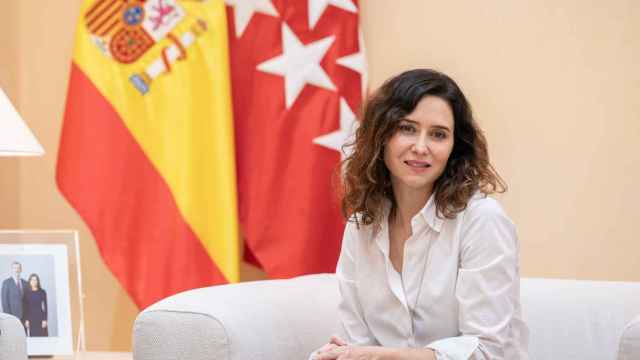 La presidenta de la Comunidad de Madrid, Isabel Díaz Ayuso, durante una reunión en la Real Casa de Correos.