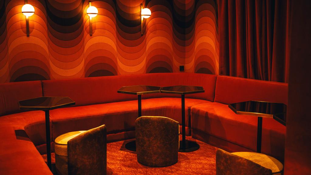 Fat Cats, la coctelería inspirada por la lujosa y romántica estética de los años 70.