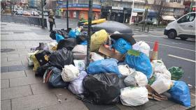 Foto de archivo de basura acumulada en en A Coruña