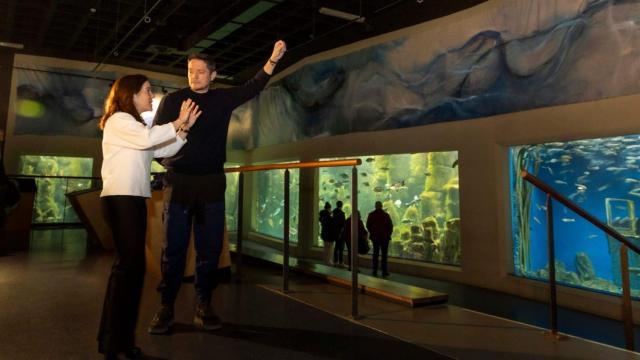 Inés Rey visita el Aquarium