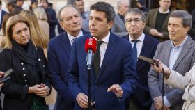 El presidente de la Generalitat, Carlos Mazón, tras presidir el minuto de silencio por la muerte de dos guardias civiles en Barbate