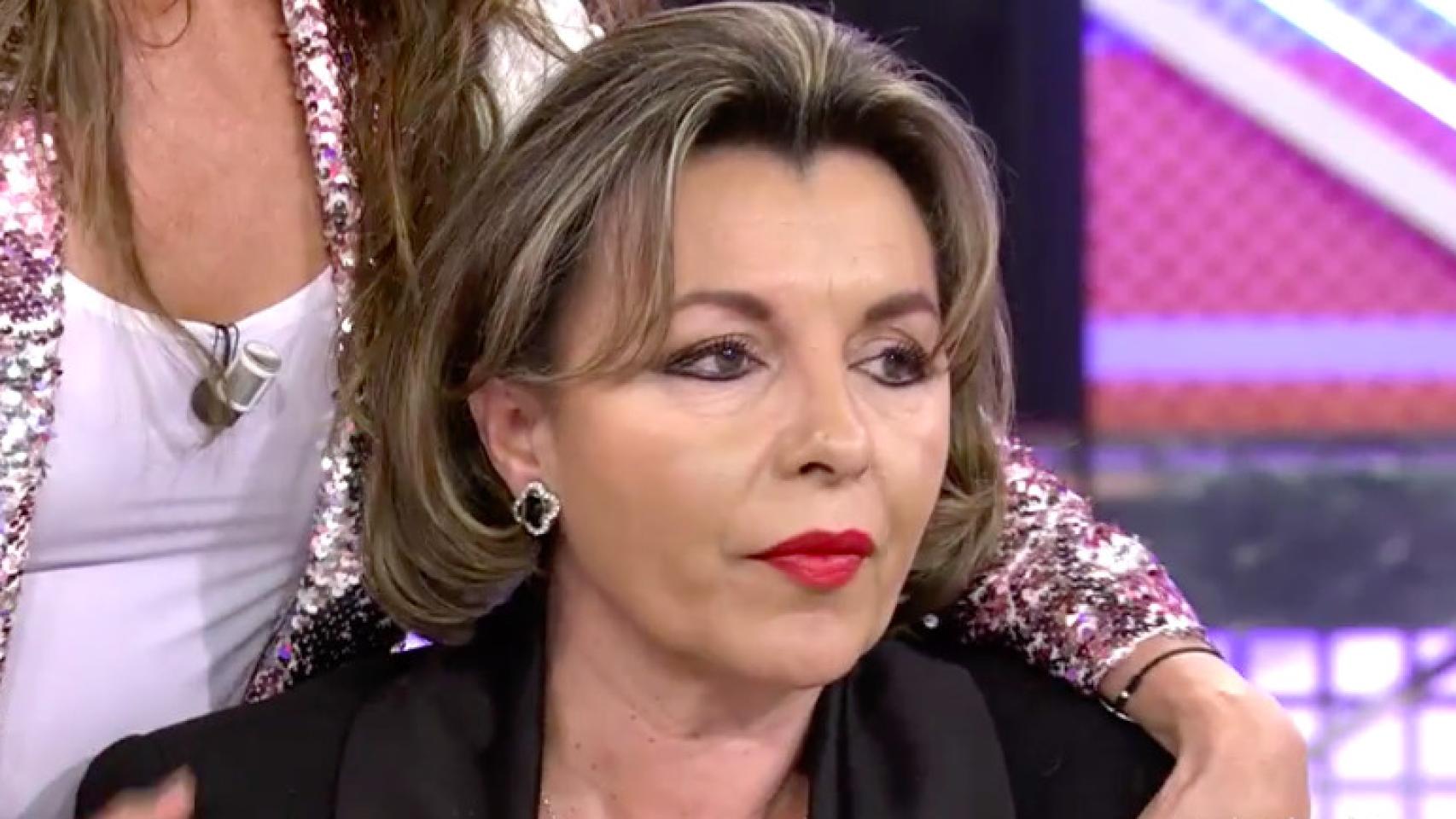 María José Vargas, sentada en un plató de televisión del grupo Mediaset.