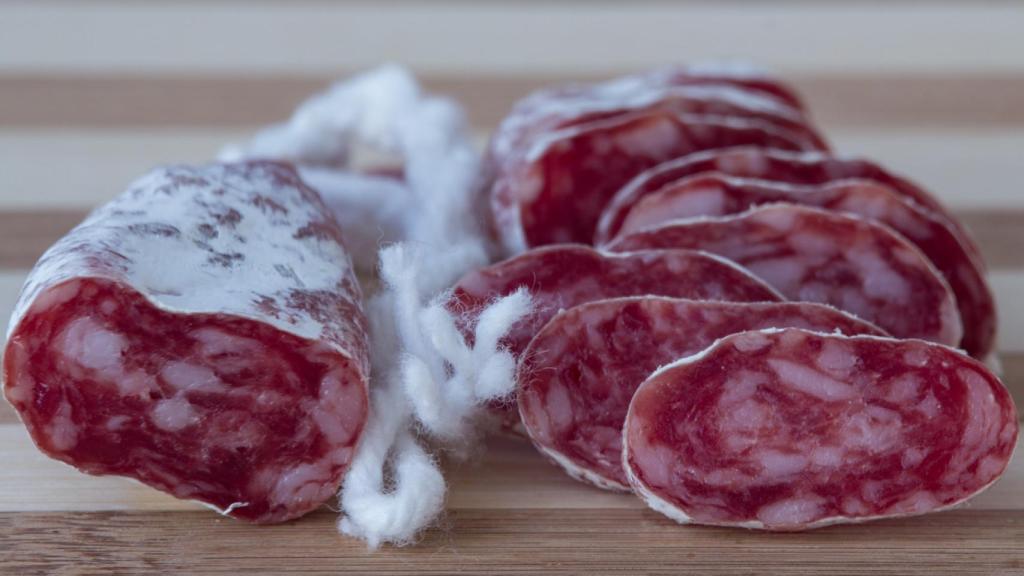 ¿Qué son las pintitas blancas que tiene el fuet?